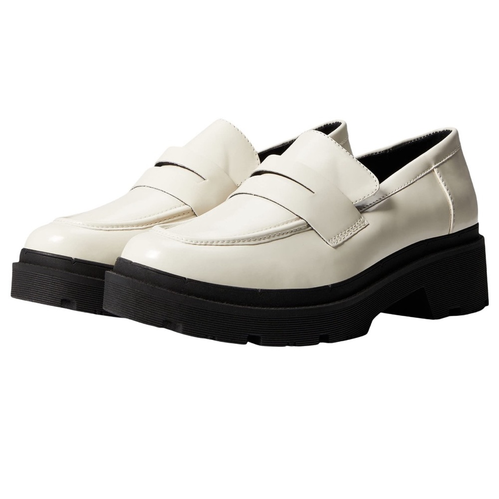 Blondo School Waterproof Loafer Size 7, Bone Patent. BRAND NEW in the box.